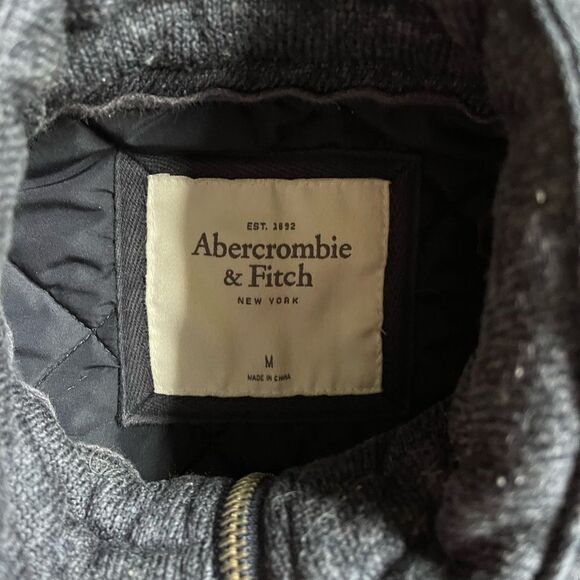 Women's medium Abercrombie & Fitch Navy Blue Quilted Vest - Picture 6 of 9